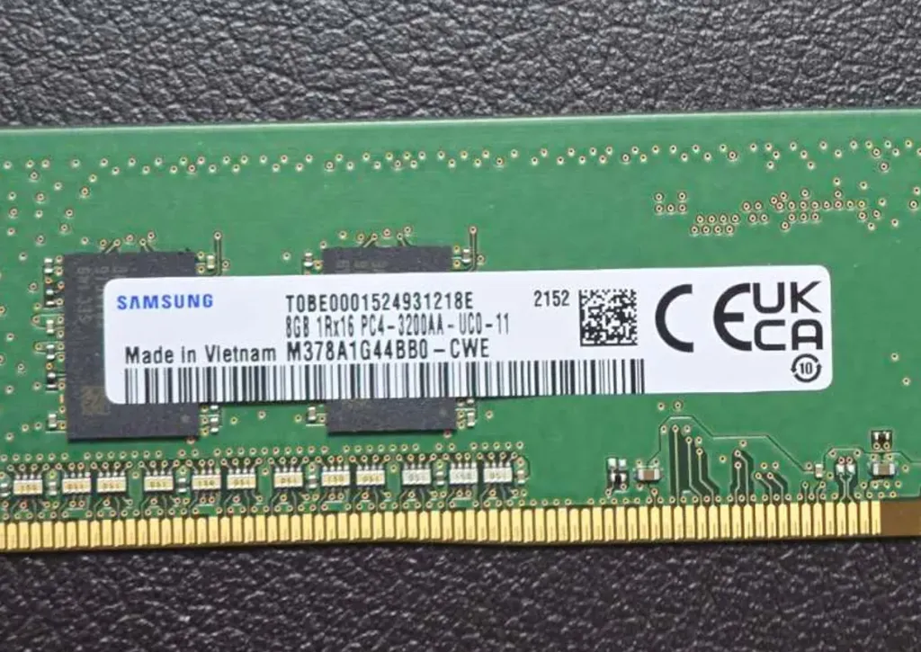 Samsung 8GB DDR4 3200MHz PC4-25600 (PC4-3200AA) CL22 UDIMM 1Rx16 Single Rank 1.2V Non-ECC DIMM 288-Pin Desktop PC RAM Memory